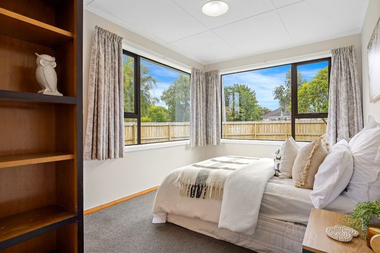 Photo of property in 32 Bateman Avenue, Bryndwr, Christchurch, 8053