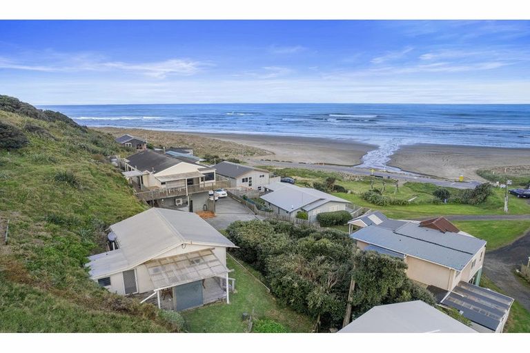 Photo of property in 13 Ocean Close, Te Kopuru, 0371
