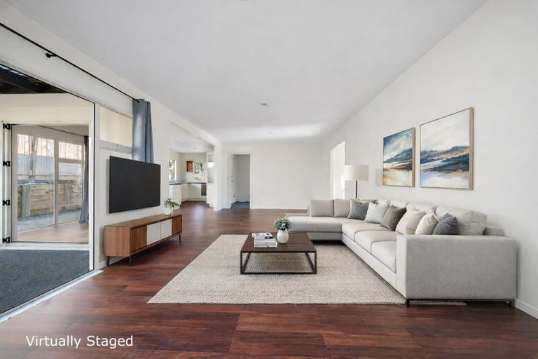 Photo of property in 2/13 Stoneleigh Court, Sunnynook, Auckland, 0632