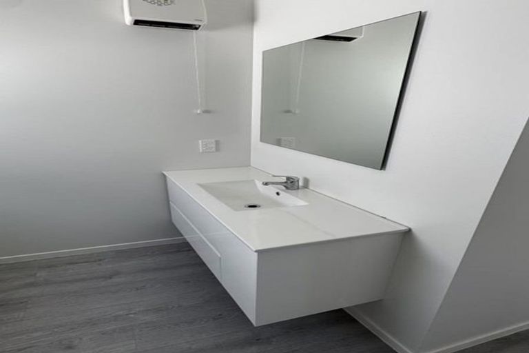 Photo of property in 39 Roberts Street, Tawa, Wellington, 5028