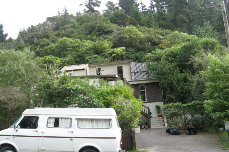 Photo of property in 124 Pinehaven Road, Pinehaven, Upper Hutt, 5019