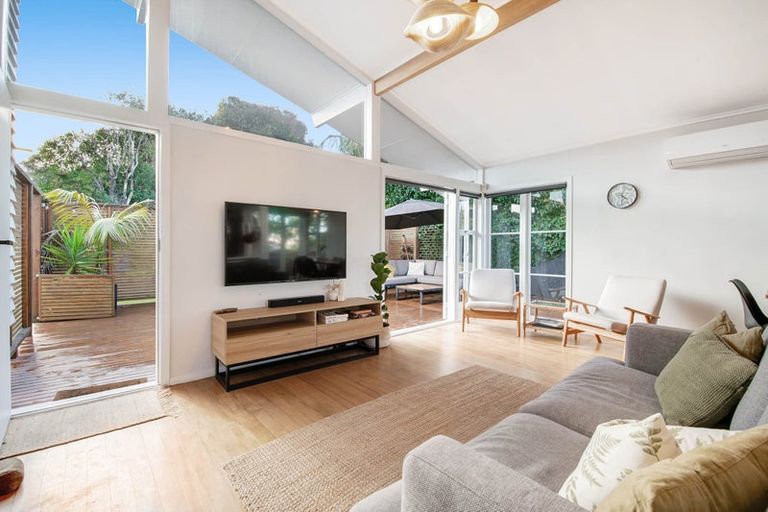 Photo of property in 1/29 Bruce Road, Glenfield, Auckland, 0629