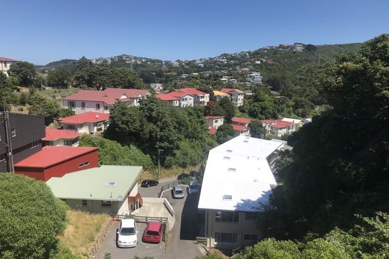 Photo of property in 2/93a Kelburn Parade, Kelburn, Wellington, 6012