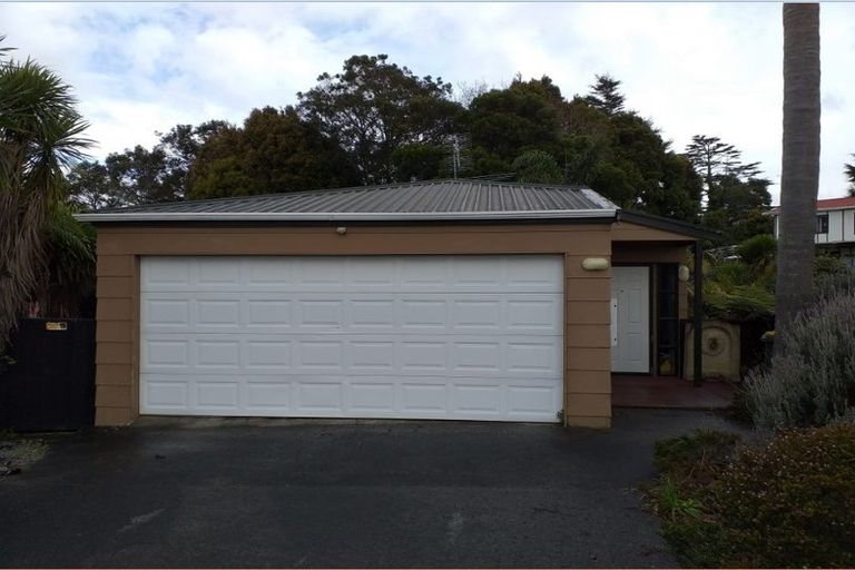Photo of property in 11 Longview Rise, Massey, Auckland, 0614