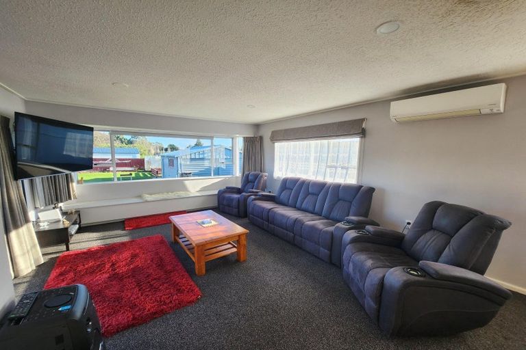 Photo of property in 74 Awamoa Road, Holmes Hill, Oamaru, 9401