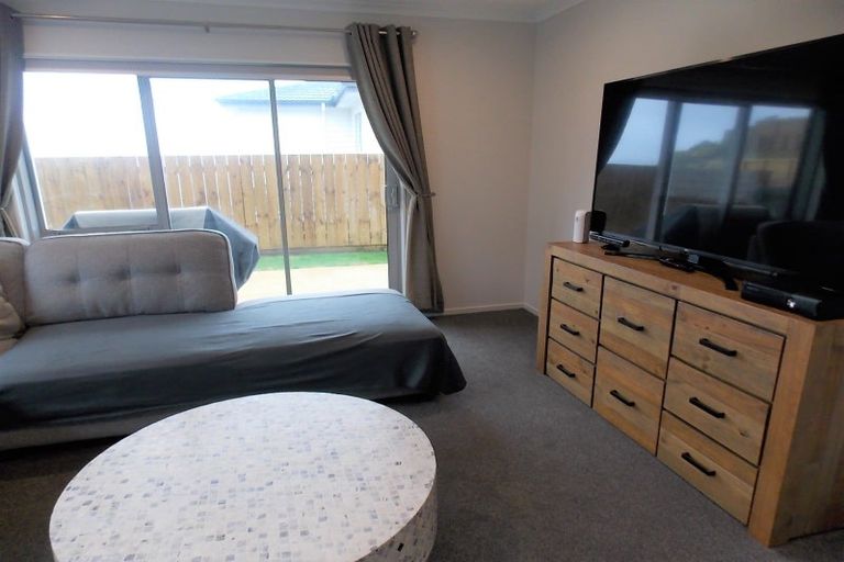 Photo of property in 35 Havana Rise, Grenada Village, Wellington, 6037