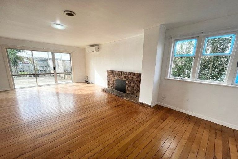 Photo of property in 5 Kokiri Street, Te Atatu South, Auckland, 0610