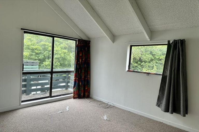 Photo of property in 1 Kim Street, Khandallah, Wellington, 6035