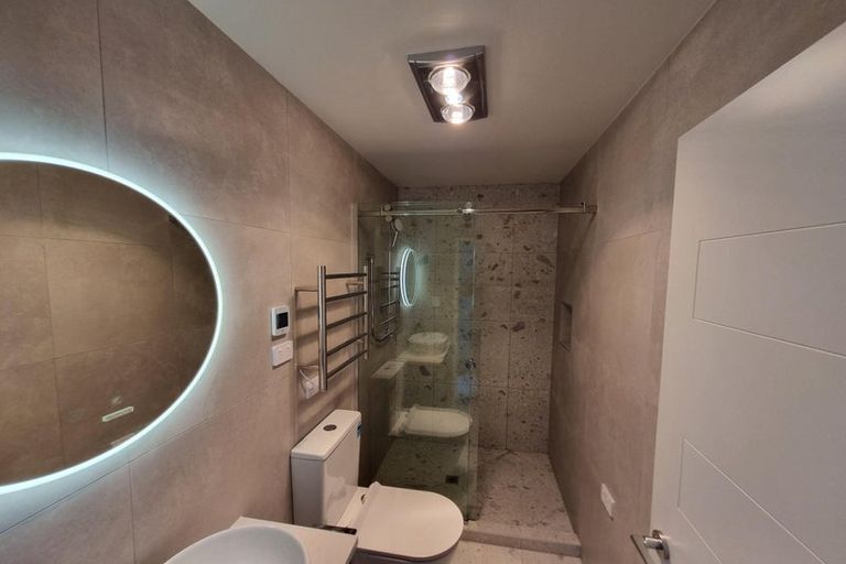 Photo of property in 1e Currey Crescent, Milford, Auckland, 0620