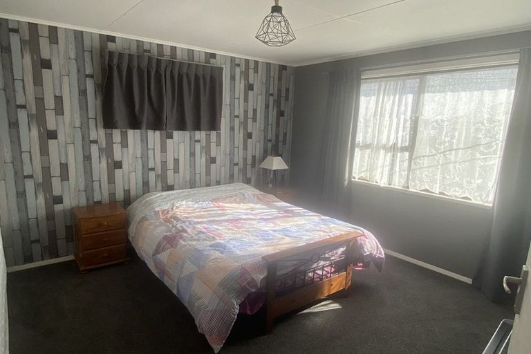 Photo of property in 14 Karaka Street, Merrilands, New Plymouth, 4312