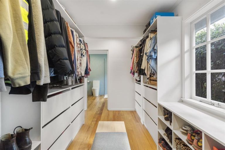 Photo of property in 5 Page Point, Mellons Bay, Auckland, 2014