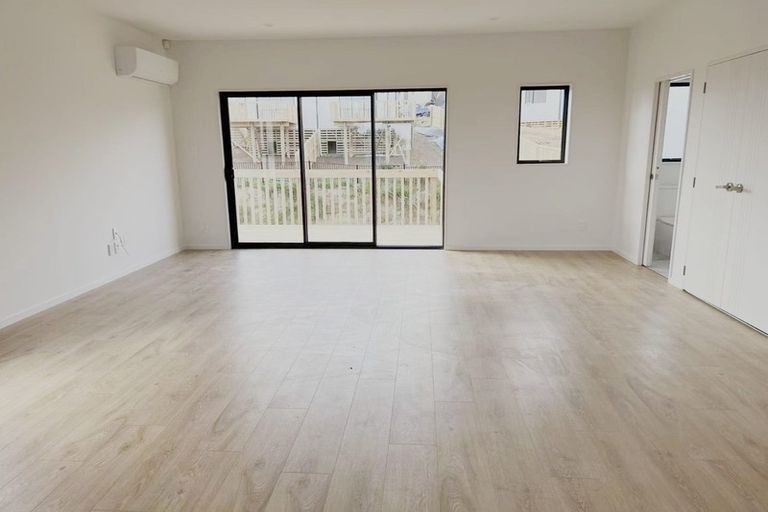 Photo of property in 41b Crestview Rise, Papakura, 2110