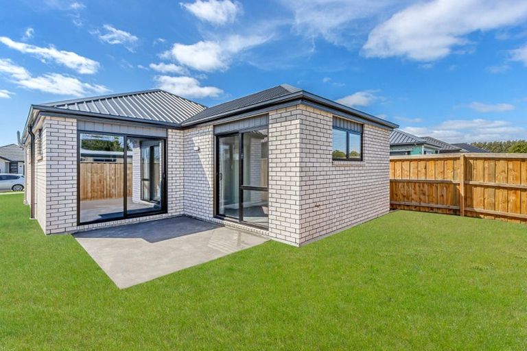 Photo of property in 8 Oakmill Drive, Casebrook, Christchurch, 8051