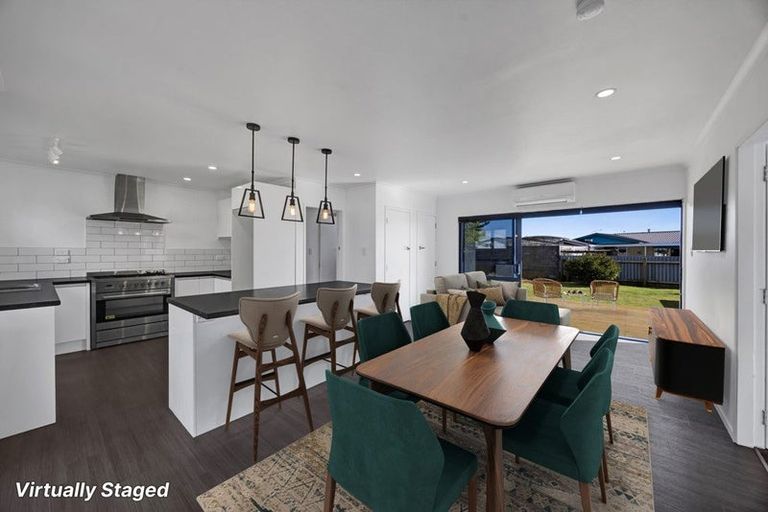 Photo of property in 37 Kamahi Avenue, Hawera, 4610