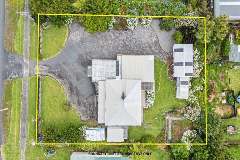 Photo of property in 10 North Street, Mokau, 4376
