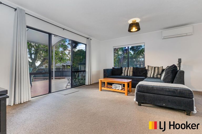 Photo of property in 18 Hadley Wood Drive, Wattle Downs, Auckland, 2103