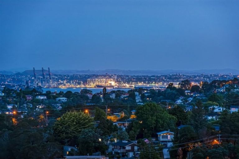 Photo of property in 35 High Road, Glenfield, Auckland, 0629