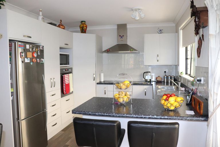 Photo of property in 84 Hakanoa Street, Huntly, 3700