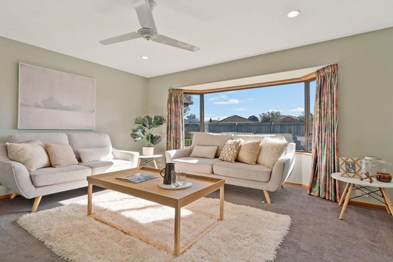 Photo of property in 2/7 Thicket Close, Redwood, Christchurch, 8051