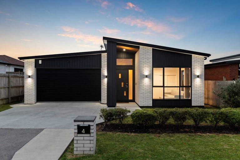 Photo of property in 4 Poutawa Lane, Clarks Beach, 2122