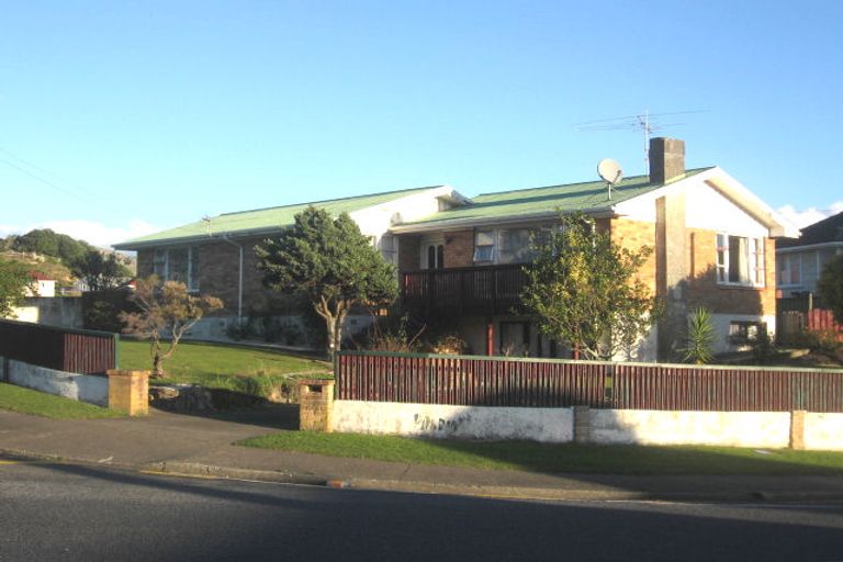 Photo of property in 110 Champion Street, Cannons Creek, Porirua, 5024