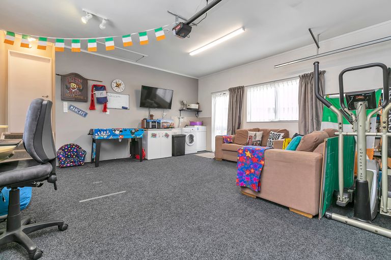 Photo of property in 1/38 Sailfish Drive, West Harbour, Auckland, 0618