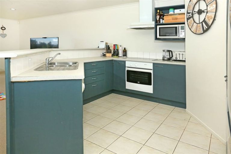 Photo of property in 23 Brittany Drive, Henderson, Auckland, 0612