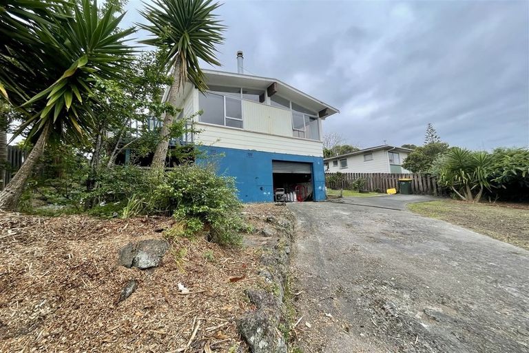 Photo of property in 18 Pankhurst Place, Sunnyvale, Auckland, 0612