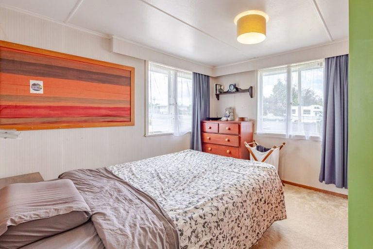 Photo of property in 6 Montgomery Street, Waipukurau, 4200