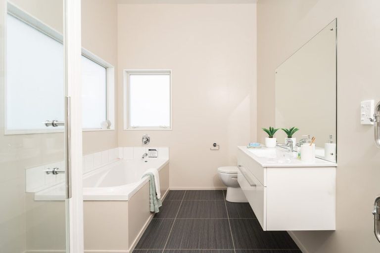 Photo of property in 36h Erlestoke Crescent, Churton Park, Wellington, 6037