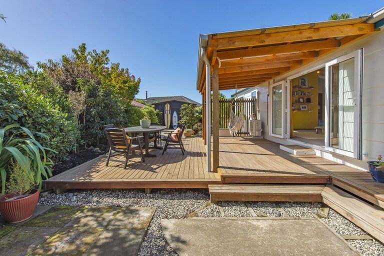 Photo of property in 16 Ensors Place, Waikuku Beach, 7402