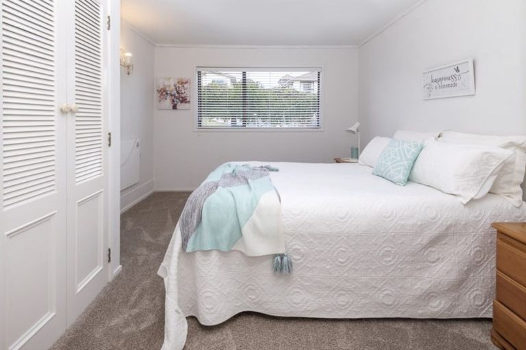 Photo of property in 2/9 Takutai Avenue, Bucklands Beach, Auckland, 2012