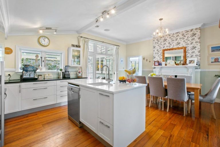 Photo of property in 24a Bracken Street, New Plymouth, 4310