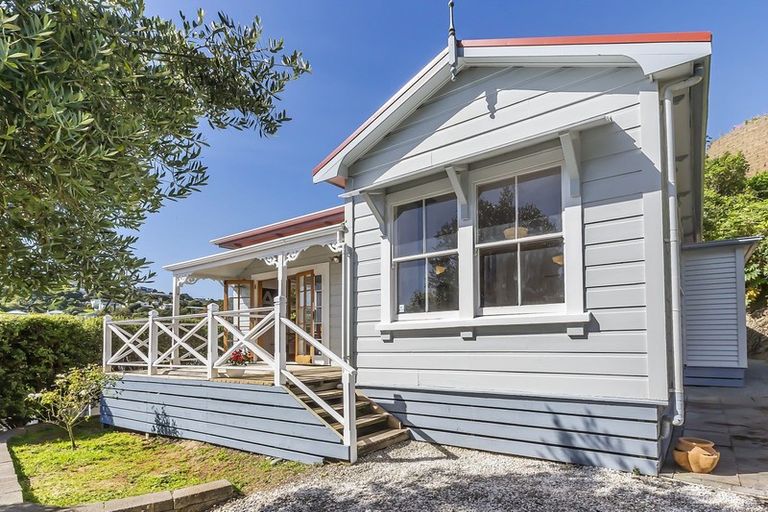 Photo of property in 19 Kopiko Way, Brooklyn, Wellington, 6021