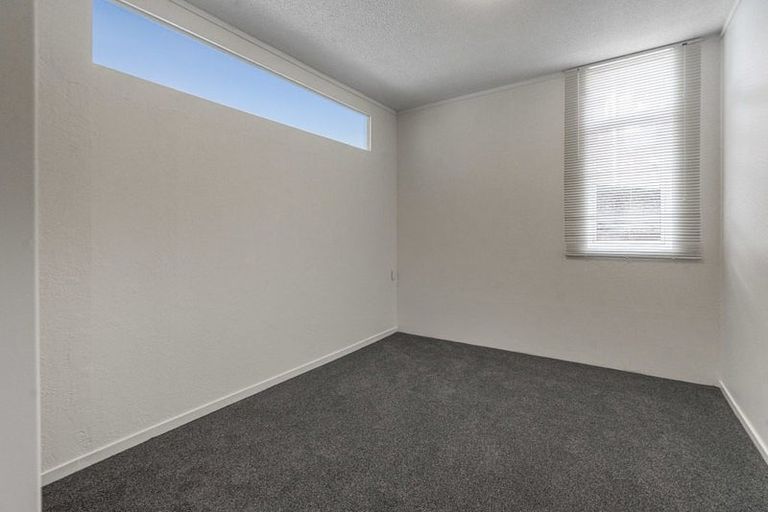 Photo of property in 1/86 Sylvan Avenue, Northcote, Auckland, 0627