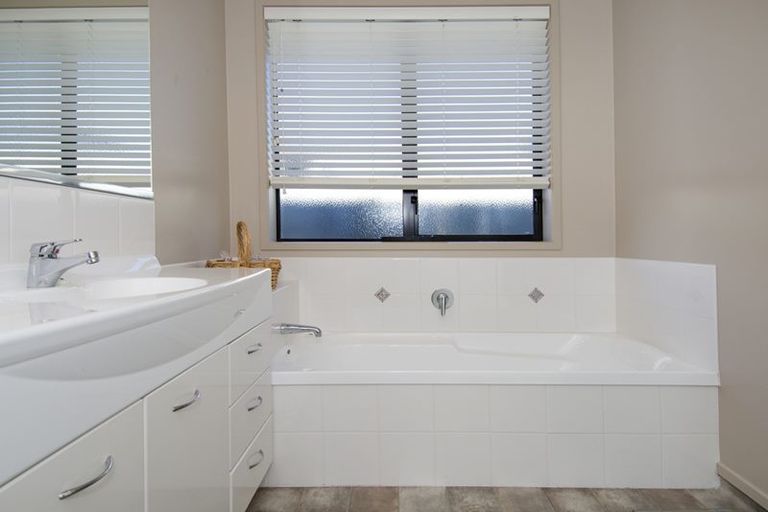 Photo of property in 165 Longview Drive, Papamoa Beach, Papamoa, 3118