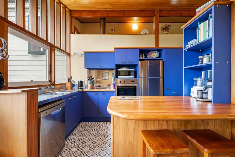 Photo of property in 79 Nicholson Road, Khandallah, Wellington, 6035