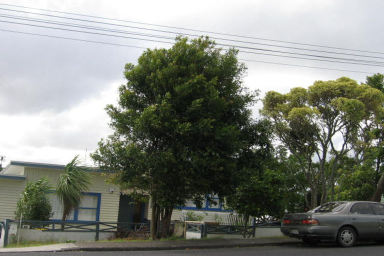 Photo of property in 1/12 Sunnynook Road, Sunnynook, Auckland, 0620