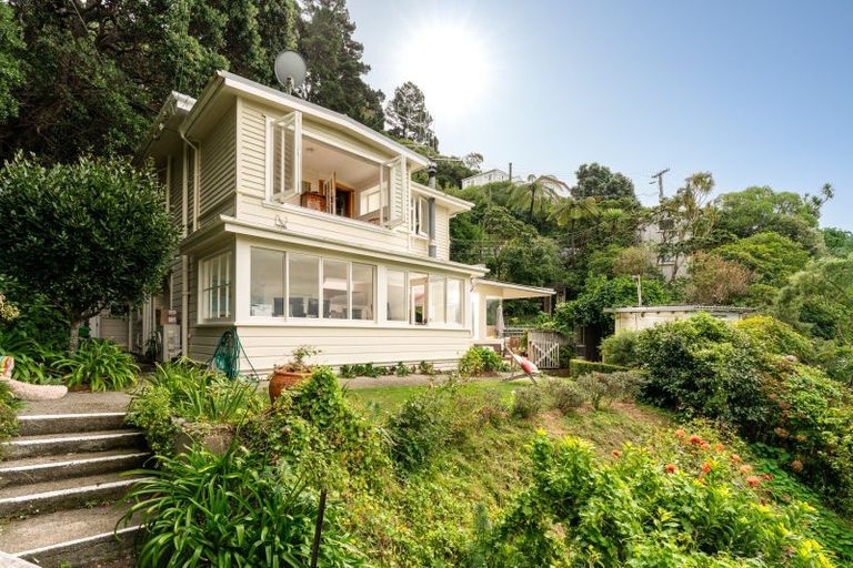 Photo of property in 46 Fortification Road, Karaka Bays, Wellington, 6022