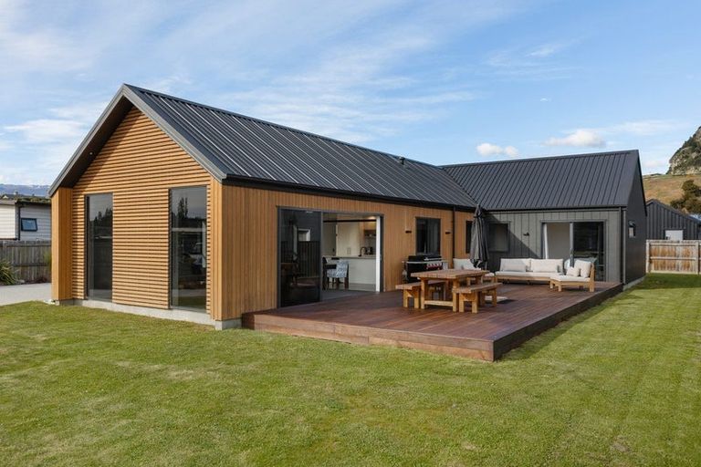 Photo of property in 3 Pepperwood Green, Albert Town, Wanaka, 9305