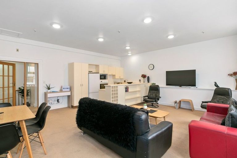 Photo of property in 12/31 Dowling Street, Dunedin Central, Dunedin, 9016