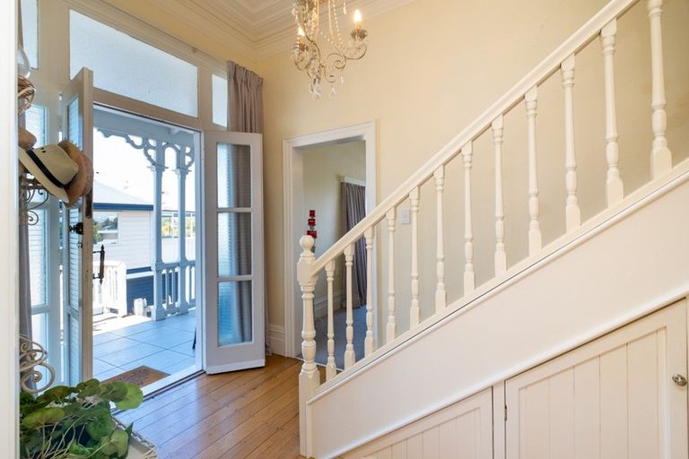 Photo of property in 7 Sealy Road, Bluff Hill, Napier, 4110