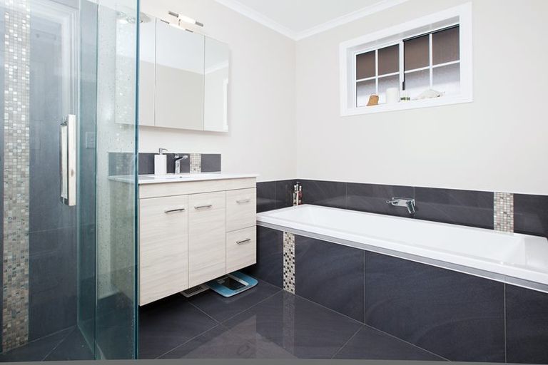 Photo of property in 7a Chatswood Grove, Fitzroy, New Plymouth, 4312