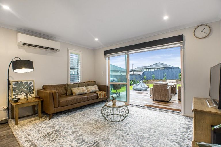 Photo of property in 8 Tahuna Minhinnick Drive, Glenbrook, Waiuku, 2681