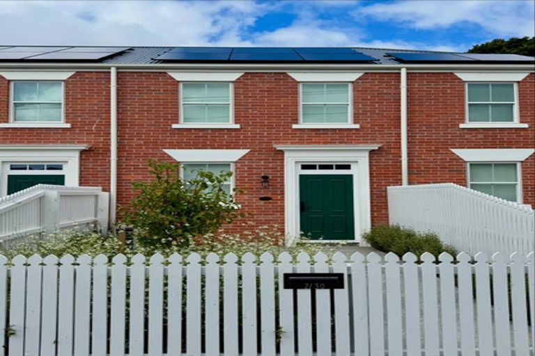 Photo of property in 2/30 Hargest Crescent, Sydenham, Christchurch, 8023