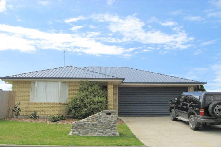 Photo of property in 4 Parkinson Place, Woodend, 7610