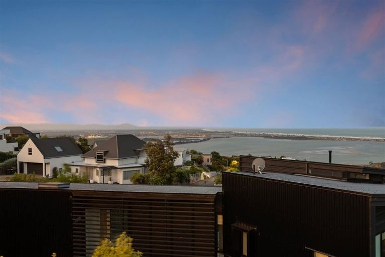 Photo of property in 4 Law Lane, Mount Pleasant, Christchurch, 8081