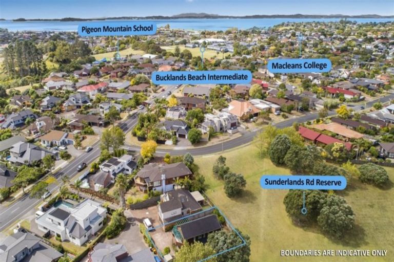 Photo of property in 2/44 Loloma Drive, Half Moon Bay, Auckland, 2012