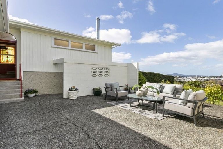 Photo of property in 12 Ross Avenue, Glenfield, Auckland, 0629