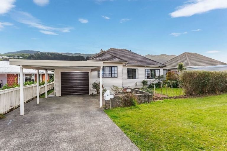 Photo of property in 17 Handyside Street, Tawa, Wellington, 5028